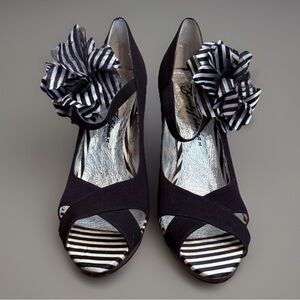 White Striped Flower Accent Peep Toe High Heels